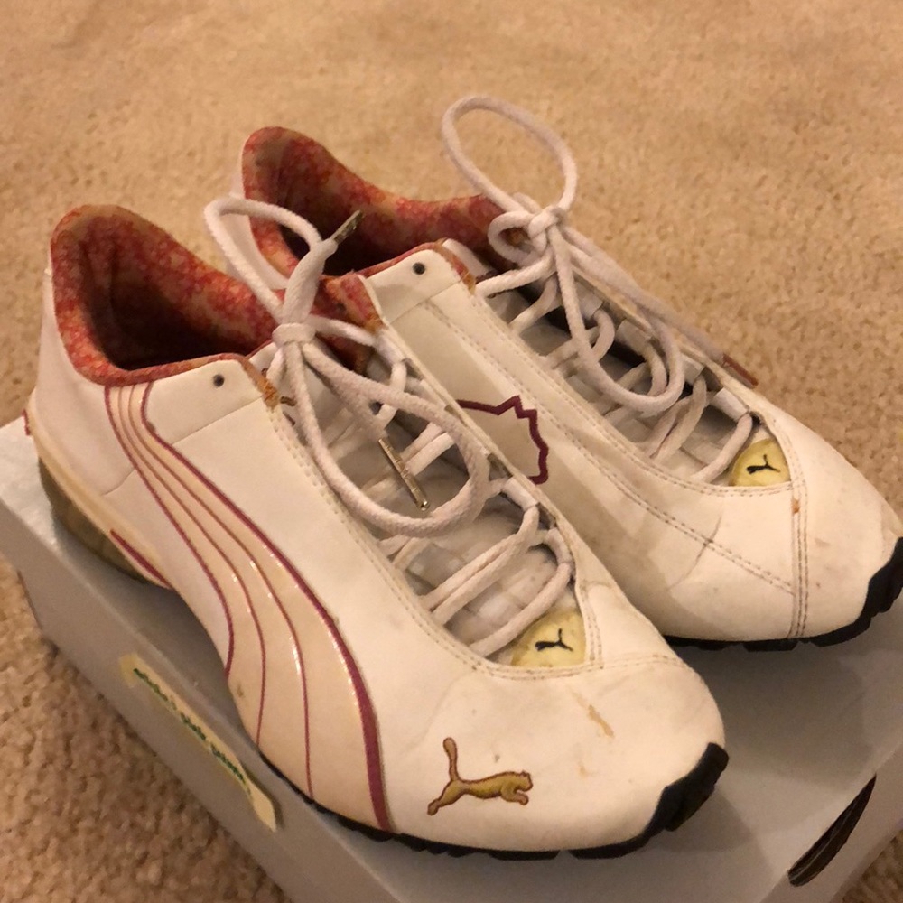 Y2K Vintage White and pink puma tennis shoes